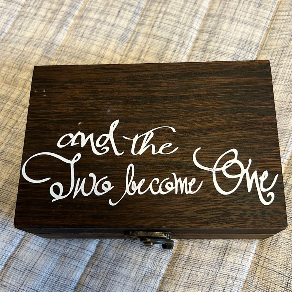 🎉2FOR$10🎉 
MR and Mrs ring box